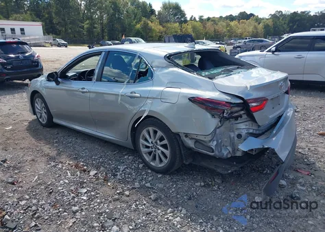 2021 Toyota Camry Le z USA, uszkodzony, nr VIN 4T1C11AK6MU440816